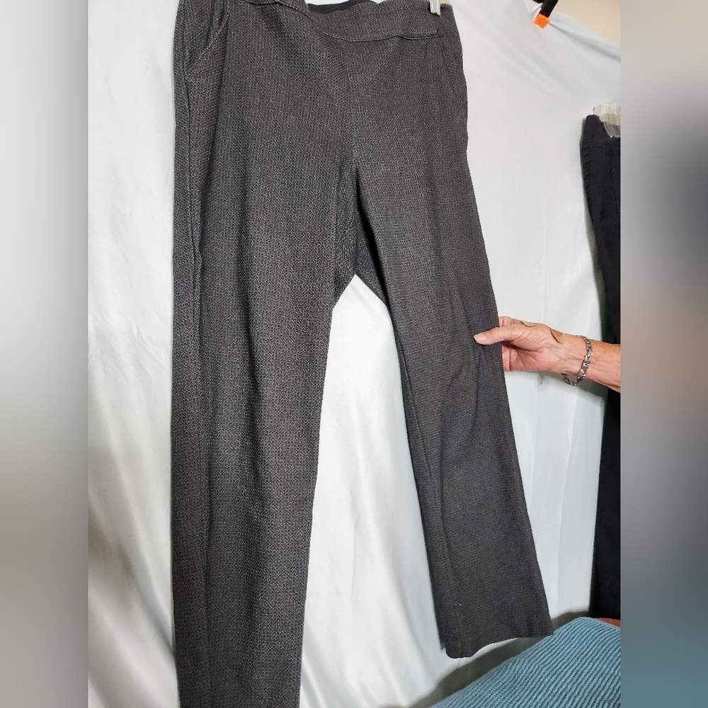 SimplyVera Black Ankle Pants - Large